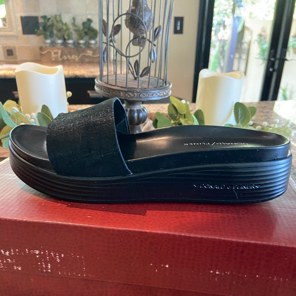 Donald Pliner Sandals